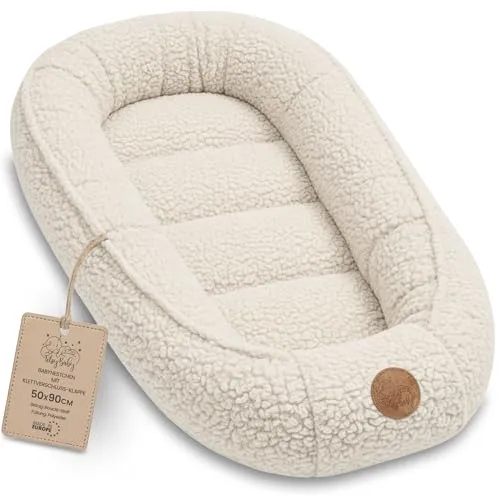 Babynestchen aus Boucle - Tragbares Kuschelnest für Neugeborene - Das Babynestchen aus hochwertigem Boucle-Stoff ist ideal für Babybetten und unterwegs. Es sorgt für eine kuschelige Umgebung und ist leicht zu reinigen – perfekt für die tägliche Pflege. Anpassbar in der Breite für wachsende Babys.