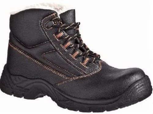 Power Safe Sicherheits-Winterstiefel Olaf S3 schwarz-orange - Arbeitsschuhe & -stiefel mit rutschfester Sohle und isolierenden Eigenschaften für optimale Sicherheit und Komfort bei winterlichen Bedingungen.