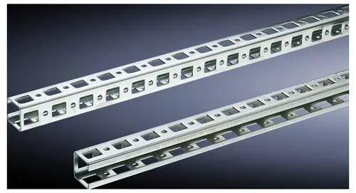 Rittal Montageschiene gelocht Stahlbl (4170) - Serverschrank Zubehör, robuste und vielseitige Montageschiene für eine einfache und flexible Installation von Komponenten.