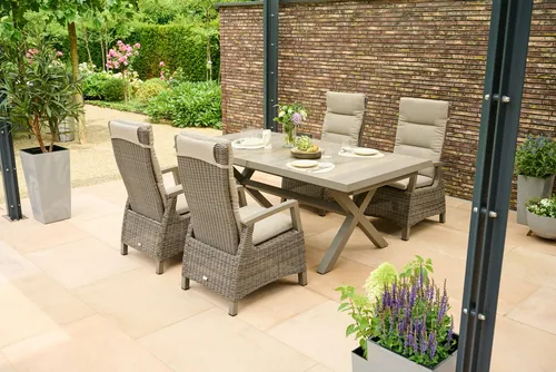 Garten-Essgruppe "Corido Move" mit Ausziehtisch - Gartenmöbel-Set mit 9 Teilen, inkl. bequemen Kissen und praktischer Move-Funktion, ideal für gesellige Abende im Freien.
