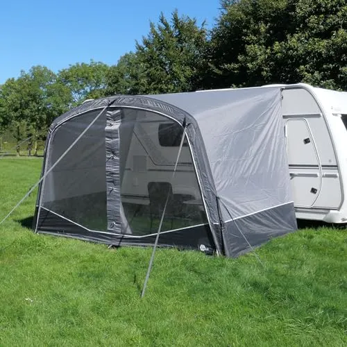 your GEAR Otranto Air - Aufblasbares Sonnenvordach für Wohnwagen - Vorzelte mit 9,5 m² Wohnbereich, schneller Aufbau und Panorama Vorderwand mit großen Fenstern. Hochwertiges 210D Oxford Material bietet optimalen Wetter- und Sonnenschutz.