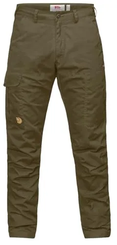 Fjällräven Karl Pro Hydratic Trousers Men Dark Olive (48) - Hochwertige Trekkinghose für Männer, wind- und wasserabweisend mit Hydratic-Membran, ideal für Outdoor-Aktivitäten. Acht praktische Taschen und anpassbare Beinlänge bieten Komfort und Funktionalität.