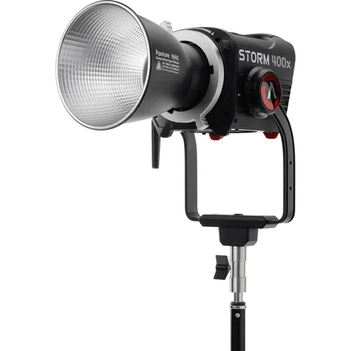 Aputure Storm 400x Videoleuchte - Dauerlicht mit hoher Lichtleistung und vielseitigen Einsatzmöglichkeiten für professionelle Film- und Fotoproduktionen.