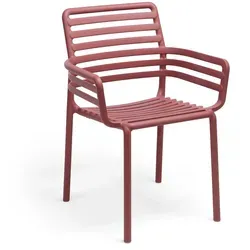 Nardi Doga Armlehnstuhl in Marsala - Ergonomischer Gartenstuhl - Gartenstühle: Der Nardi Doga Armchair überzeugt durch sein leichtes Design aus glasfaserverstärktem Kunststoff und bietet optimalen Komfort für den Außenbereich.