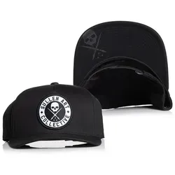 Sullen Clothing Baseball Cap BOH Curved Flexfit Schwarz Weiß - Stylische Cap aus 98% Baumwolle, bestickt im Streetwear-Stil, ideal für trendbewusste Looks und bequemes Tragen.