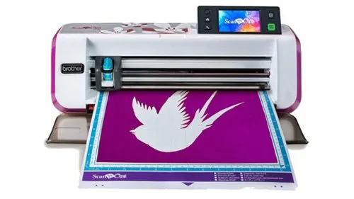 Brother ScanNCut CM600 Hobbyplotter mit Scanner - Laminiermaschinen für kreative Projekte, wandelt Zeichnungen in Schnittdateien um und schneidet präzise aus verschiedenen Materialien.