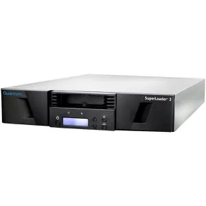 Quantum SuperLoader 3 ET-LLZAE-YE, LTO 8, intern, SAS - Bandlaufwerke mit bis zu 30 TB Kapazität, integrierter Barcode-Scanner und AES 256-Bit-Verschlüsselung für sichere Langzeitarchivierung.