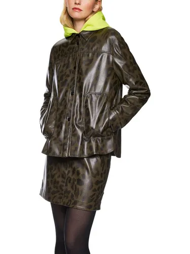Marc Cain Hemdjacke Leo Hike Premium - Funktionsjacke aus Kunstleder mit trendigem Leo-Druck, ideal für stilvolle Freizeitlooks und bequem zu tragen.