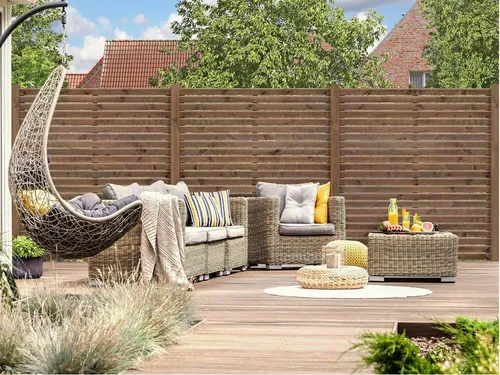 WOODTEX Braun 180x180 cm Rhombus Sichtschutzzaun - Kiefer Holz DIY Bausatz - Gestalten Sie Ihren Garten individuell mit dem WOODTEX Rhombus Sichtschutzzaun aus imprägniertem Kiefernholz. Der Bausatz bietet eine einfache Montage und sorgt für stilvollen Wind- und Sichtschutz in einem warmen Braunton.