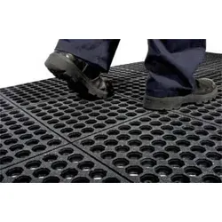 Anti-Ermüdungsmatte Fatigue-Step Grit Top 90x90 cm schwarz - Robuste Arbeitsplatzmatte aus 100% Nitrilgummi mit durchbrochener Oberfläche für schnelle Drainage. Ideal für industrielle Anwendungen, bietet sie hohe Rutschsicherheit und Resistenz gegen Öle und Chemikalien.