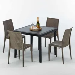 Grand Soleil Bistrot Passion Set: Quadratischer Tisch mit 4 Stühlen - Praktisches Gartenmöbelset bestehend aus einem stabilen quadratischen Tisch (90x90 cm) und 4 stapelbaren Stühlen. Ideal für den professionellen Einsatz in Bars und Restaurants. Hergestellt aus hochwertigem Polyrattan für Langlebigkeit.