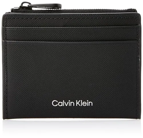 Calvin Klein CK MUST 10CC CARDHOLDER W/ZIP - Etuis aus hochwertigem Leder, klassisches Design mit schlichtem Markenschriftzug und praktischem Reißverschluss für Karten und Münzen.