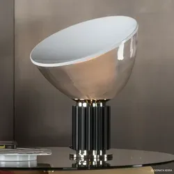 Flos Taccia Small Tischleuchte Black - Tischleuchte mit elegantem Design aus hochwertigem Aluminium und Glas, dimmbar von 10-100% für individuelle Lichtstimmung – ideal für jeden Raum.