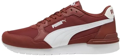 Puma Unisex ST Runner Sneakers V4 Bordeaux Red White, 48 EU - Stylische Sneakers mit normaler Passform und hochwertigem Obermaterial aus Nylon. Ideal für den Alltag dank der robusten Gummi-Außensohle und bequemer Synthetik-Zwischensohle.
