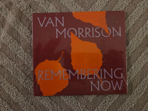 Van Morrison - Remembering Now - CD - Erleben Sie die musikalische Vielfalt von Van Morrison mit "Remembering Now". Diese CD bietet fesselnde Klänge und emotionale Texte für jeden Musikliebhaber.