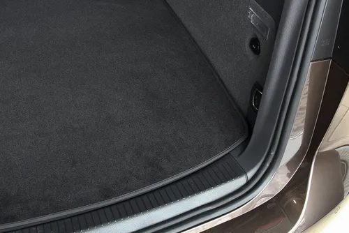 Velours Kofferraummatte für Toyota Aygo X ab Bj. 2022 - Hochwertige Kofferraummatte aus Velours, passgenau für den Toyota Aygo X. Antirutsch, leicht zu reinigen und wasserfest – der perfekte Schutz für Ihren Kofferraum.