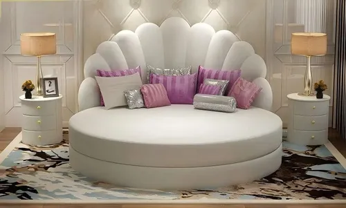 Elegantes Rundbett Weiß Shell Design mit modernem Polster in Lila und Silber - Stylisches Rundbett für Erwachsene, ideal für ein modernes Schlafzimmer. Breite: 230 cm, Höhe: 47 cm, Liegefläche: 200 x 200 cm. Hochwertiges Holzgestell und pflegeleichter Stoff sorgen für Komfort und Langlebigkeit.