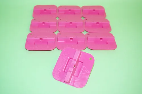 Steckdosenabdeckung pink - 10 Stück für Malerarbeiten - Praktische Steckdosenabdeckung im auffälligen Magenta, ideal für Malerarbeiten. Werkzeugloses System für schnelle Renovierungen, schützt Steckdosen zuverlässig vor Farbe und Staub. Universell einsetzbar und nachhaltig, aus robustem BioBased-Material.