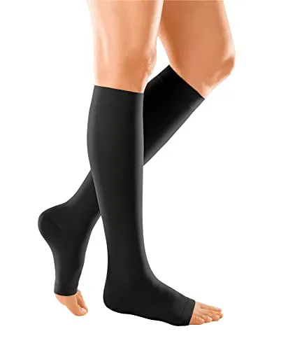 medi mediven plus Kompressions Kniestrümpfe Unisex | Medizinische Kompressionsstrümpfe CCL2 | Schwarz | Größe VI - Sportsocken mit Y-Form Plus-Ferse für einfaches Anziehen und sicheren Sitz, optimierter Zehenbereich für hohe Passform und Haltbarkeit, ideal für den ganzen Tag.