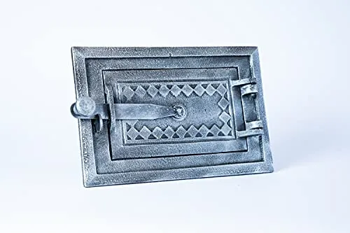 SEZAM Gusseisentür für Feuerstellen - Brotofentür und Pizzaofentür 25,2 x 16,7 cm - Die SEZAM Gusseisentür ist ideal für Pizza- und Steinöfen sowie Kamine. Sie ermöglicht einfaches Nachladen von Holz und sorgt für eine optimale Temperatur. Robustes Gusseisen garantiert Langlebigkeit. Einfache Montage mit Türriegel.