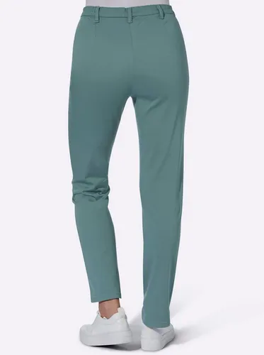 sheego Jeans 740271_38 - Moderne Jeans mit seitlichem Dehnbund für optimalen Komfort, Gürtelschlaufen und praktische Knopf- und Reißverschluss. Ideal für lässige Outfits mit kleinen Fußschlitzen und zwei vorderen Taschen.