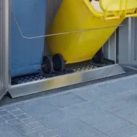 Biohort Boden-Set für Mülltonnenbox Alex Duo, B142/H4/T94 cm - Außenanbau mit praktischem Boden-Set für die Mülltonnenbox Alex Duo, inklusive robustem Aluminiumrahmen und Bodenschwellen-Rampe für einfache Handhabung.