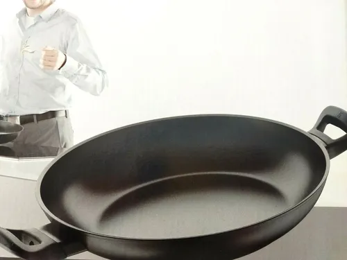 WMF Servierpfanne 28 cm - Durit ProfiSelect mit Antihaftversiegelung - Pfanne aus Aluminium mit hochwertiger Antihaftbeschichtung, ideal für Glaskeramik-, Gas- und Elektroherde – perfekt für gelungene Gerichte.
