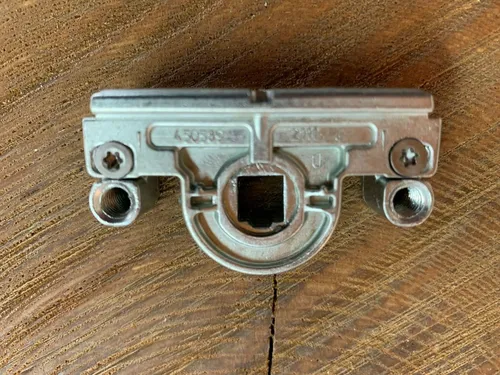 Roto NT Schneckengehäuse Getriebeschloss 15 mm - Schneckengehäuse für Dreh-/Kippfenster, schraubbar und wendbar. Hergestellt aus robustem Stahl mit Zink-Finish für lange Haltbarkeit. Ideal für sichere Fensterverriegelung.