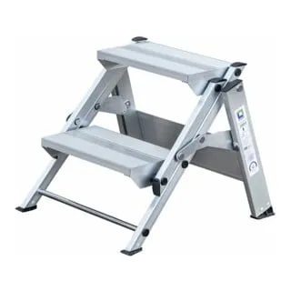 Klapptreppe ALU einseitig begehbar - 2 Stufen - Treppen & Geländer - Praktische Klapptreppe aus Aluminium, einseitig begehbar, mit einer Standhöhe von 420mm für sicheren Zugang und platzsparende Lagerung.