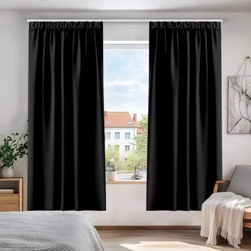Deconovo Blickdichter Vorhang für Kinderzimmer 138x132 cm, Schwarz, 2er Set - Schiebevorhänge mit 100% Polyester für optimalen Kälteschutz und Schallschutz, ideal für ungestörten Schlaf und ein angenehmes Raumklima.