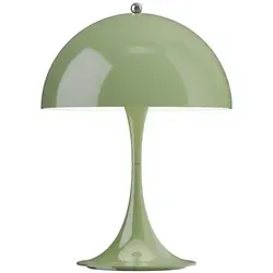Louis Poulsen Panthella 250 Tischleuchte Portable V3 Opaque Moss Green - Ikonische Tischleuchte von Verner Panton mit blendfreiem, dimmbarem Licht. Ideal für Regale oder Beistelltische, kabelloser Betrieb für flexible Nutzung im ganzen Zuhause.