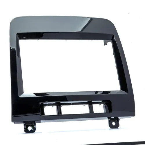 Din Radiorahmen für VW Touareg 2010-2014 - Eleganter 2-DIN-Radiorahmen für einfache Integration eines Aftermarket-Radios in VW Touareg, passend für alle Modelle 2010-2014. Mit stabilen Halterungen für eine sichere Montage.