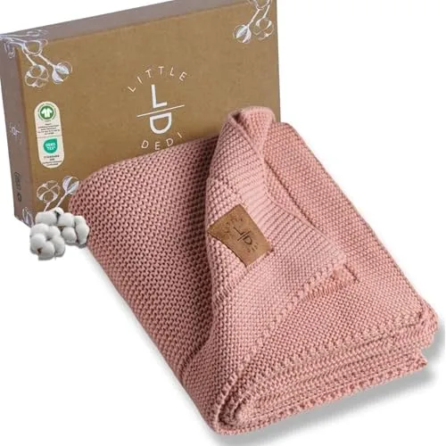 Babydecke Alina aus 100% Bio-Baumwolle, 80x100cm, Rosa - Die atmungsaktive Babydecke Alina aus 100% Bio-Baumwolle bietet Ihrem Baby optimalen Komfort. Mit ihrem feinen Häkel-Design sorgt sie für eine ideale Luftzirkulation und ist perfekt für jede Jahreszeit.