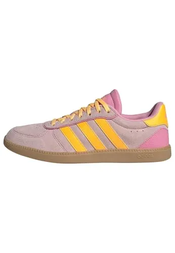 ADIDAS Damen Freizeitschuhe Breaknet Sleek - Stylischer Sneaker mit minimalistischem Design und perforierten Details für ein frisches Tragegefühl. Ideal für den Alltag mit weichem Obermaterial und klassischer Gummiaußensohle.