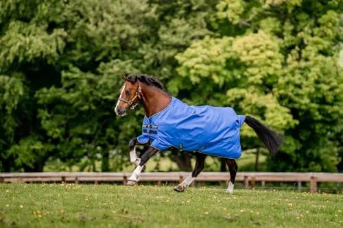 Horseware Amigo Hero Ripstop Original Lite 0g - Pferde-Regendecke - Regendecke aus 600 D Ripstop-Polyester, atmungsaktiv und wasserdicht. Ideal für Regentage im Sommer, mit patentierten Beinausschnitten für mehr Bewegungsfreiheit.