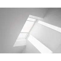 Velux Plissee manuell FHL F06 1016S Weiß - Elegantes Lichtspiel - Plissees für Dachfenster, manuell bedienbar und in modernem Slimline-Design. Genießen Sie individuelle Licht- und Sichtkontrolle mit hochwertigen, langlebigen Materialien.