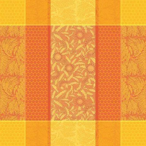 Garnier Thiebaut Mitteldecke Graminee Orange 115 x 115 cm - Elegante Tischdecke in Orange mit mediterranem Stil, ideal für jeden Anlass. Maße: 115 x 115 cm, langlebig und pflegeleicht, für ein einladendes Ambiente in Ihrem Zuhause.