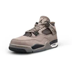 Air Jordan 4 Retro Cave Stone - Der Air Jordan 4 Retro Cave Stone kombiniert klassischen Basketball-Style mit urbanem Flair. Aus hochwertigem Wildleder gefertigt, bietet er exzellenten Halt und eine edle Optik – perfekt für jeden Anlass und eine wertvolle Ergänzung Ihrer Schuhsammlung.