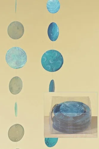 Boltze Capiz-Girlande 180 cm - Blau - Stimmungsvolle Capiz-Girlande in Blau, ideal zur Dekoration von Wohnräumen. Mit einer Länge von 180 cm und einzigartigen Ornamenten sorgt sie für eine besondere Atmosphäre.