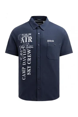 CAMP DAVID Kurzarmhemd aus Baumwolle - Stylisches Kurzarmhemd aus Baumwoll-Pikee für bequeme Casual Looks, mit sportlichem Label Print und geknöpfter Brusttasche. Ideal für lässige Anlässe.