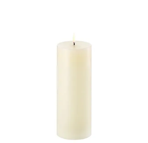 Uyuni LED Stumpenkerze 7,8x20cm ivory - Entdecken Sie die Uyuni LED Kerze mit echter Wachsoberfläche und 3D-Flamme. Genießen Sie ein stimmungsvolles Licht ohne Rauch und Ruß – perfekt für gemütliche Abende.