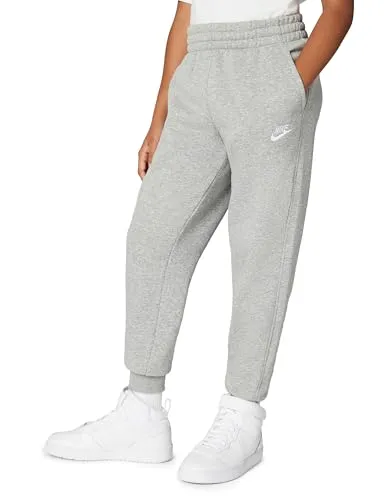 Nike FD3008-063 K NSW Club FLC JGGR LBR Pants Unisex - Kinderhosen mit Nike-Logo, bieten große Bewegungsfreiheit und sind perfekt für aktive Kinder.