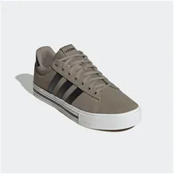 adidas Unisex Daily 4.0 Shoes - Herren-Sneaker in Clay/Core Black/Core White, 48 EU - Hochwertige Herren-Sneaker mit regulärer Passform, verstärktem Zehenbereich und umweltfreundlichen Materialien, ideal für den Alltag.