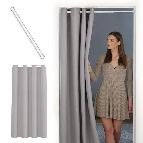 tinycurtains Türvorhang mit Teleskopstange - Schiebevorhang für Türrahmen, einfache Montage ohne Bohren in nur 1 Minute und stufenlos anpassbar von 55-90 cm.