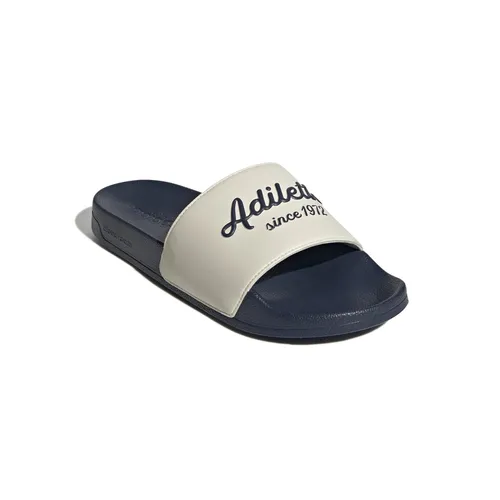 adidas Adilette Shower Badeschuhe blau/weiß Herren - Badeschuhe mit vorgeformtem Cloudfoam Fußbett für maximalen Komfort. Ideal zum Entspannen nach dem Duschen oder Schwimmen, schnell trocknend und stylisch mit adidas Logo.