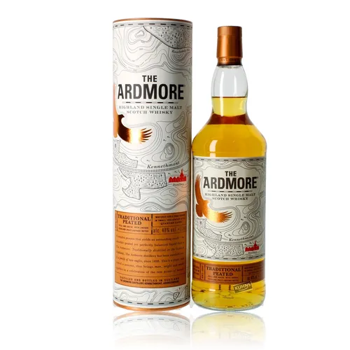 The Ardmore Traditional Peated Highland Single Malt 40% Vol. 1l - Whisky aus den schottischen Highlands mit rauchiger Torfnote und süßem Malz. Ideal in edler Geschenkbox, perfekt für Whisky-Liebhaber und Sammler.