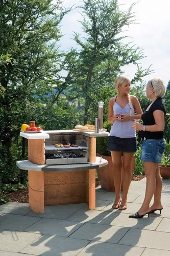 Buschbeck Holzkohlegrill Grillbar Rica, 110x65x93 cm - Grill in terrakotta/weiß aus robustem Beton und Edelstahl, mit höhenverstellbaren Grillrosten für flexibles Grillvergnügen im Garten.