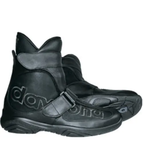 Daytona Journey XCR Motorradstiefel schwarz Gr. 42 - Hochwertige Motorradstiefel aus wasserabweisendem Rindleder, wind- und wasserdicht mit zwei Klettverschlüssen und beidseitigem Knöchelschutz für optimalen Komfort und Sicherheit.