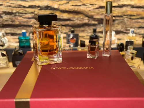 Dolce & Gabbana The Only One Eau de Parfum Set - 100 ml & EDP 10 ml & EDP 5 ml - Damenparfüm Set mit 115 ml, ideal für jede Gelegenheit – verleiht Ihnen einen unwiderstehlichen Duft, der die Sinne betört.