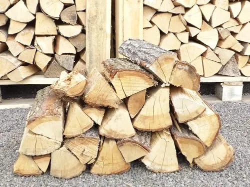 gruenwaren jakubik Kaminholz Eiche 30 kg - Brennstoffe: 30 kg trockenes Premium-Brennholz aus Eiche, ofenfertig und mit optimalem Feuchtigkeitsgehalt für maximale Wärme und saubere Verbrennung. Bequem bis vor die Haustür geliefert!